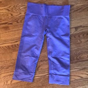 Purple Cropped Lululemon leggings - size 8